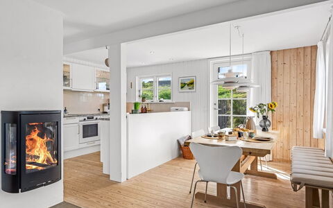 Christensen - 100M from the Sea: Möbel, Flooring, Fussboden, Interior Design, Holzboden, Stuhl, Wohnzimmer, Zimmer, Feuerstelle, Hartholz