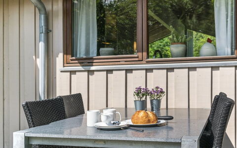 Leevi - 150M from the Sea: Veranda, Gartenmöbel, Blumentopf, Holzbeize, Hartholz, Zimmerpflanze, Deck, Terrasse, Garten, Schatten