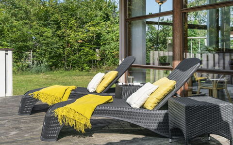 Leevi - 150M from the Sea: Gartenmöbel, Möbel, Stuhl, Wicker, Sonnenliege, Schatten, Garten, Terrasse, Läge, Armlehne
