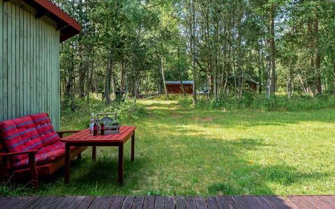 Elfrieda - 1.6Km from the Sea: Gras, Holz, Grundstueck, Hütte, Ländliches Gebiet, Garten, Ground, Gartenbauten, Frühling, Schuppen