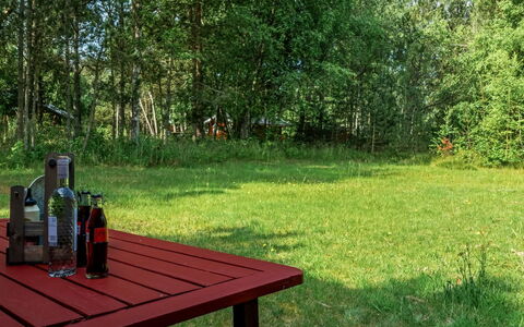 Elfrieda - 1.6Km from the Sea: Gras, Möbel, Gartenmöbel, Sommer, Strauch, Tabelle, Grundstueck, Tisch Im Freien, Garten