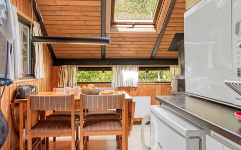 Elfrieda - 1.6Km from the Sea: Holz, Interior Design, Holzbeize, Hartholz, Blockhaus, Decke, Küche, Holz, Sperrholz