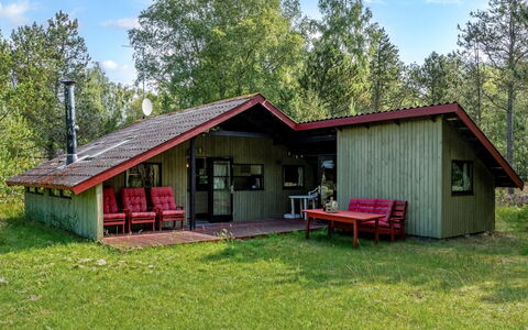 Elfrieda - 1.6Km from the Sea: Schwimmbad, Gartenmöbel, Möbel, Resort, Flagstone, Eco Hotel, Schatten, Stuhl, Freizeit, Estate