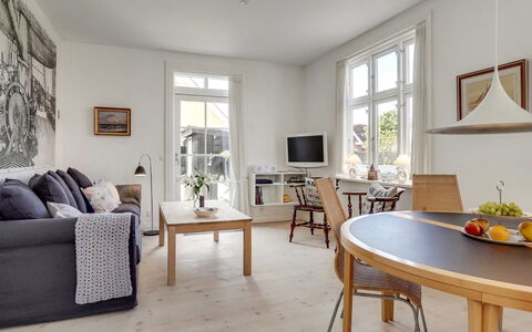 Fria - 500M from the Sea: Möbel, Flooring, Interior Design, Fussboden, Holz, Decke, Wohnzimmer, Stuhl, Tabelle, Holzboden