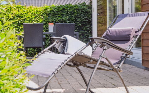 Onni - 1Km from the Sea: Schwimmbad, Ferienort