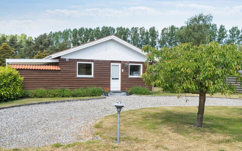Onni - 1Km from the Sea: Schwimmbad, Ferienort