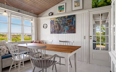 Katri - 500M from the Sea: Möbel, Interior Design, Holz, Flooring, Tabelle, Fussboden, Decke, Esszimmer, Zuhause, Stuhl