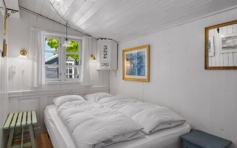 Katri - 500M from the Sea: Holz, Zuhause, Tür, Schlafzimmer, Design, Farbe, Hartholz, Bett, Planke, Bedding