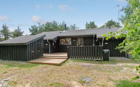 Mine - 300M from the Sea: Holz, Zuhause, Veranda, Deck, Hartholz, Dach, Holzbeize, Holzboden, Eco Hotel