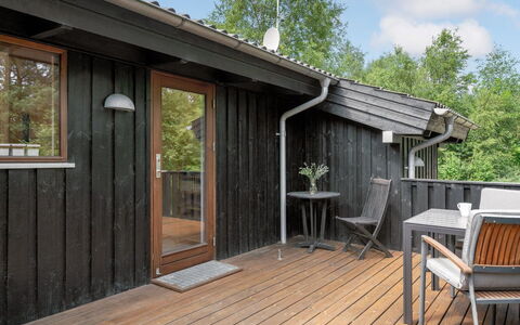 Mine - 300M from the Sea: Holz, Zuhause, Veranda, Deck, Hartholz, Dach, Holzbeize, Holzboden, Eco Hotel
