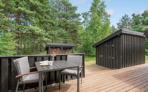 Mine - 300M from the Sea: Holz, Zuhause, Veranda, Deck, Hartholz, Dach, Holzbeize, Holzboden, Eco Hotel