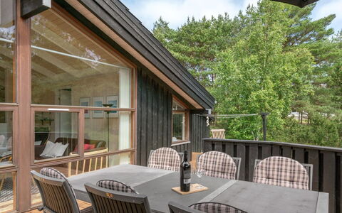 Mine - 300M from the Sea: Holz, Zuhause, Veranda, Deck, Hartholz, Dach, Holzbeize, Holzboden, Eco Hotel