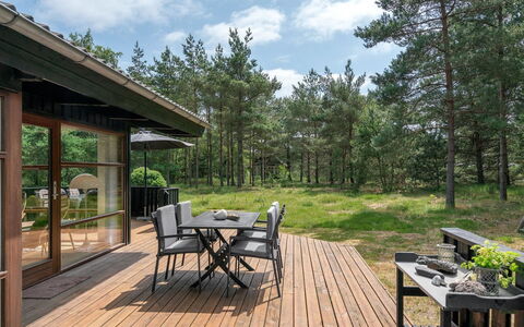 Mine - 300M from the Sea: Holz, Zuhause, Veranda, Deck, Hartholz, Dach, Holzbeize, Holzboden, Eco Hotel