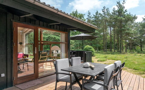 Mine - 300M from the Sea: Holz, Zuhause, Veranda, Deck, Hartholz, Dach, Holzbeize, Holzboden, Eco Hotel