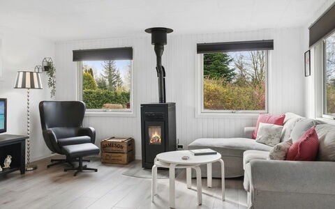 Silvana - 750M from the Sea: Feuerstelle, Möbel, Flooring, Holzofen, Fussboden, Interior Design, Holzboden, Wohnzimmer, Haushaltsgerät, Zuhause