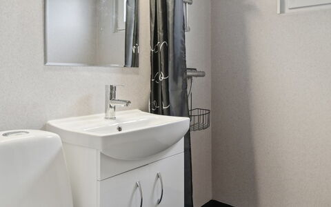 Silvana - 750M from the Sea: Bad Sink, Armatur, Badezimmer, Sinken, Interior Design, Flooring, Zapfhahn, Fussboden, Installation, Zimmer