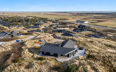 Tahnee - 450M from the Sea