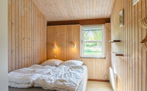 Menka - 1.3Km from the Sea: Wand, Flooring, Interior Design, Holz, Schlafzimmer, Fussboden, Decke, Bett, Möbel, Zimmer