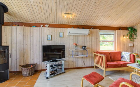 Menka - 1.3Km from the Sea: Interior Design, Möbel, Flooring, Holz, Fussboden, Decke, Zimmer, Couch, Wohnzimmer, Light Fixture