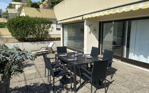 Terrassenwohnung am Kurpark: Pflanze, Möbel, Tabelle, Eigentum, Gebäude, Fenster, Schatten, Stuhl, Tisch Im Freien, Die Architektur