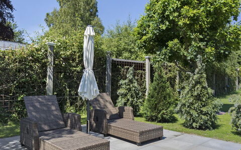 Titia - 1.2Km to the Fjord: Schwimmbad, Gebirge, Eco Hotel, Resort, Estate, Senke, Villa, Landscaping, Ferienort, Hinterhof