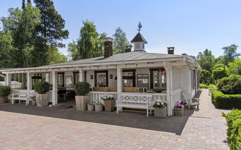 Titia - 1.2Km to the Fjord: Schwimmbad, Gebirge, Eco Hotel, Resort, Estate, Senke, Villa, Landscaping, Ferienort, Hinterhof