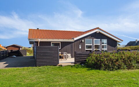 Marissa - 200M from the Sea: Hütte, Haus, Zuhause, Dach, Abstellgleis, Schatten, Veranda, Planke, Bauernhaus, Gartenbauten