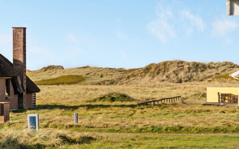 Marissa - 200M from the Sea: Gras, Wiese, Ökoregion, Einfach, Landschaft, Grundstueck, Hütte, Ländliches Gebiet, Prärie, Steppe