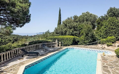 Maison de L'Hubac Bleu: Blau, Schwimmbad, Verbundwerkstoff, Schatten, Water Feature, Design, Fliese, Flagstone