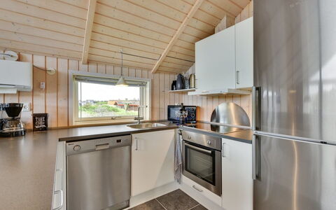 Finnja - 400M from the Sea: Holz, Decke, Flooring, Interior Design, Fussboden, Küche, Zuhause, Countertop, Küchengerät, Zimmer
