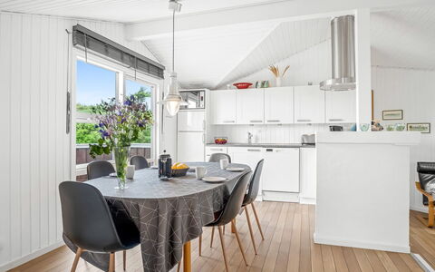 Larisa - 250M from the Sea: Holz, Interior Design, Flooring, Möbel, Decke, Holzboden, Fussboden, Küche, Küche & Esszimmer Tisch, Zuhause