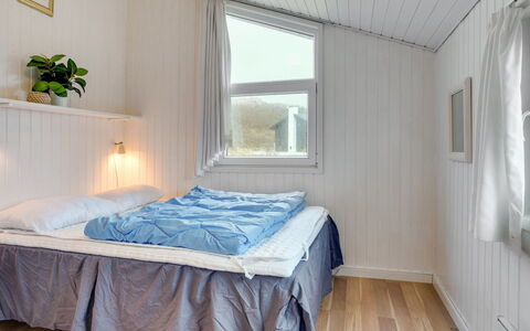 Larisa - 250M from the Sea: Schlafzimmer, Interior Design, Bettdecke, Fussboden, Decke, Bett, Flooring, Bedding, Linens, Zimmer