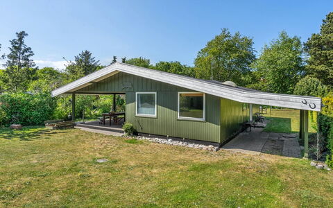Simon - 225M from the Sea: Dach, Haus, Grundstueck, Zuhause, Hütte, Estate, Gartenbauten, Schatten, Blockhaus, Landscaping