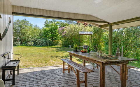 Simon - 225M from the Sea: Dach, Haus, Grundstueck, Zuhause, Hütte, Estate, Gartenbauten, Schatten, Blockhaus, Landscaping