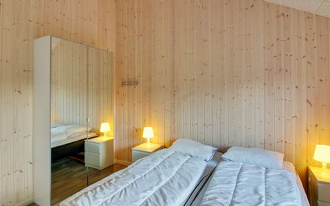 Ethel - 1.5Km to the Fjord: Flooring, Holz, Fussboden, Interior Design, Decke, Schlafzimmer, Zimmer, Beleuchtung, Bett, Möbel