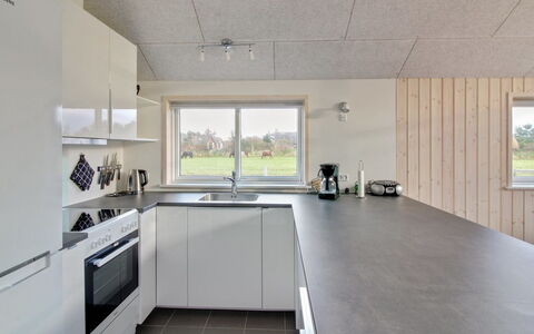 Ethel - 1.5Km to the Fjord: Küche, Flooring, Decke, Countertop, Interior Design, Fussboden, Cabinetry, Küchengerät, Haushaltsgerät