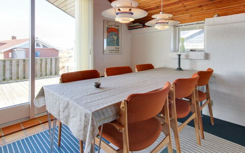 Enwald - 300M from the Sea: Möbel, Holz, Flooring, Fussboden, Interior Design, Stuhl, Tabelle, Küche & Esszimmer Tisch, Decke, Esszimmer
