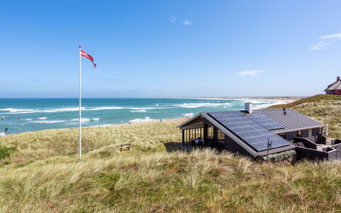 Arngrim - 100M from the Sea: Holz, Dach, Die Architektur, Zuhause, Haus, Hütte, Abstellgleis, Hartholz, Steigung, Estate