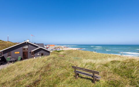 Arngrim - 100M from the Sea: Holz, Dach, Die Architektur, Zuhause, Haus, Hütte, Abstellgleis, Hartholz, Steigung, Estate