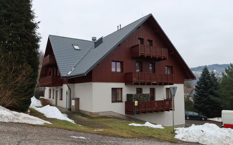 Rokytnice Nad Jizerou 556: Tabelle, Eigentum, Möbel, Pflanze, Geschirr, Baum, Schatten, Stuhl, Gebäude, Gartenmöbel