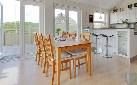 Ristana - 100M from the Sea: Möbel, Flooring, Interior Design, Fussboden, Holz, Decke, Holzboden, Esszimmer, Küche & Esszimmer Tisch, Stuhl