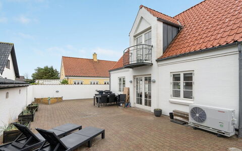 Springimile - 300M from the Sea: Schwimmbad, Bauernhaus, Estate, Villa, Resort, Eco Hotel, Hazienda, Hinterhof