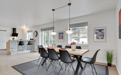 Springimile - 300M from the Sea: Schwimmbad, Bauernhaus, Estate, Villa, Resort, Eco Hotel, Hazienda, Hinterhof