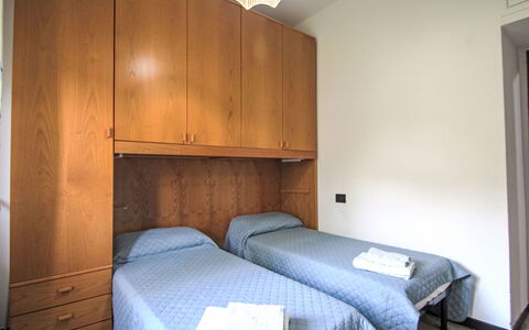 Valle dei Poggi: Holz, Schlafzimmer, Bett, Fussboden, Flooring, Interior Design, Bettdecke, Möbel, Bedding, Zimmer