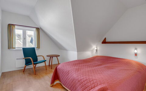 Oneida - 800M from the Sea: Interior Design, Flooring, Wand, Fussboden, Holz, Decke, Schlafzimmer, Bett, Zimmer, Möbel
