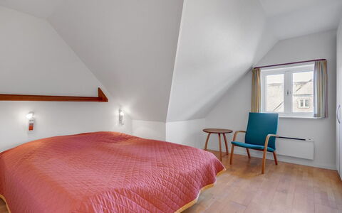 Oneida - 800M from the Sea: Flooring, Interior Design, Wand, Fussboden, Holz, Schlafzimmer, Decke, Bett, Holzboden, Zimmer