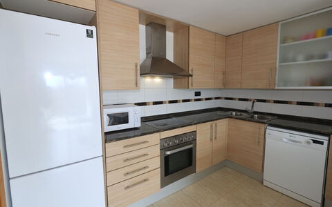 Golden Beach: Cabinetry, Möbel, Countertop, Herd, Küchengerät, Küche, Interior Design, Holz, Sinken, Major Appliance