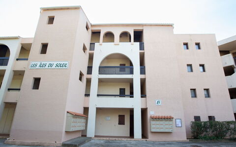 Les Iles du Soleil: Möbel, Wohnung, Zuhause, Balkon, Holzbeize, Schatten, Stuhl, Eco Hotel, Gartenmöbel, Zimmerpflanze