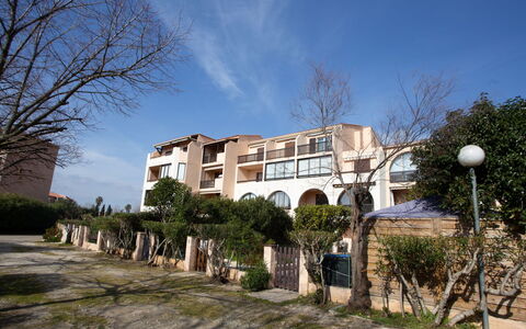 Les Iles du Soleil: Möbel, Wohnung, Zuhause, Balkon, Holzbeize, Schatten, Stuhl, Eco Hotel, Gartenmöbel, Zimmerpflanze