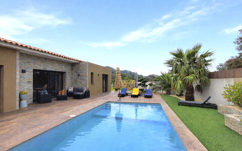 Villa les Lieges: Schwimmbad, Resort, Estate, Eco Hotel, Villa, Hazienda, Gartenmöbel, Hotel, Hof